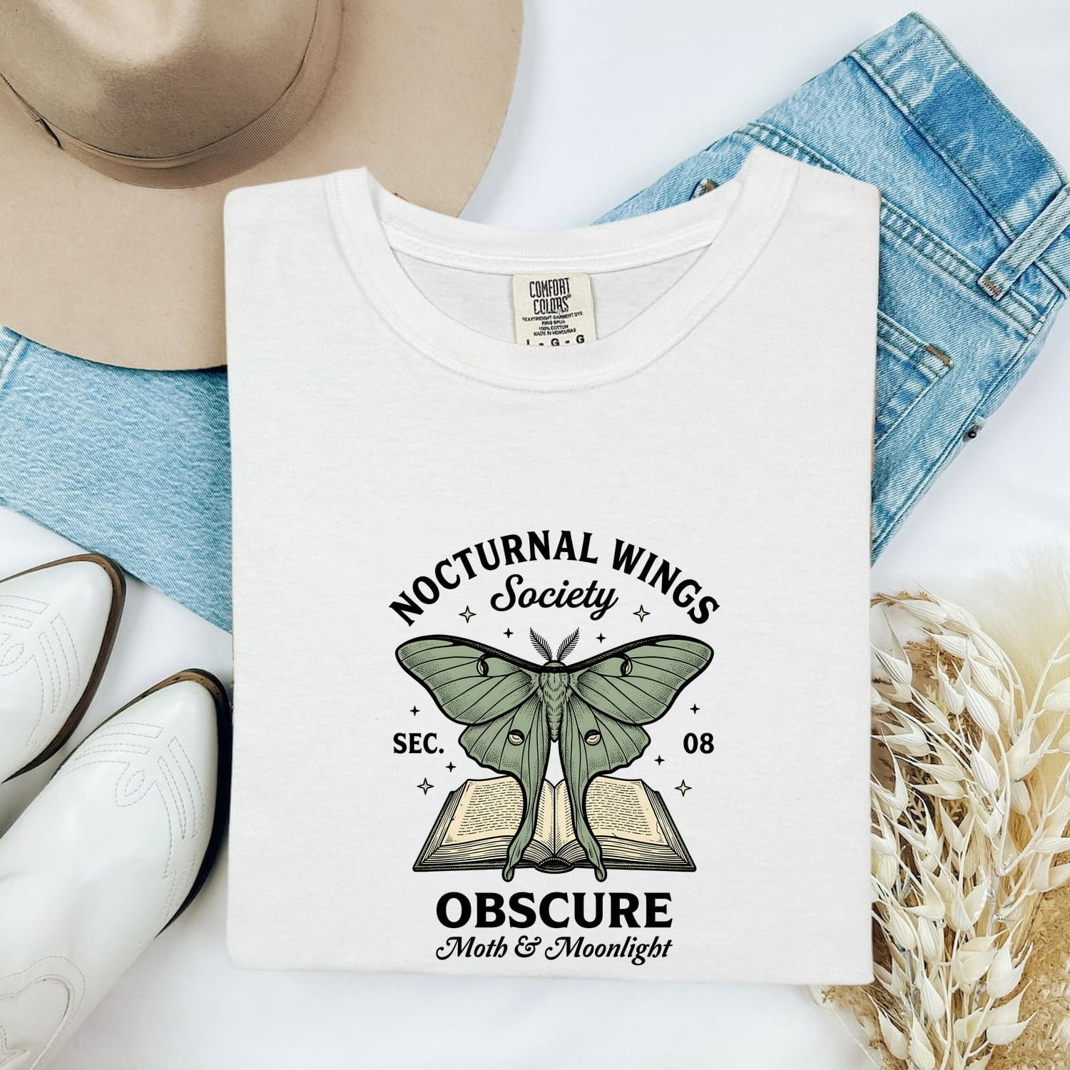 Luna Moth Shirt Moth Nature Gift Women Vintage Tee Moon Moth T-Shirt Insect Fan Lunar Graphic Tshirt Hand Drawn Open Book Tshirt